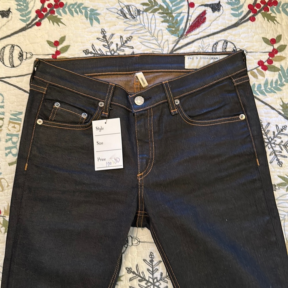 EUC women’s rag & bone dark wash skinny jeans, size 28